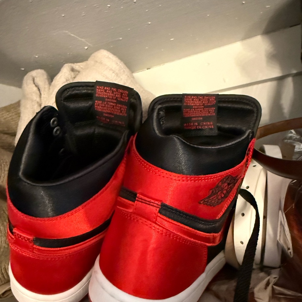 Air Jordan 1 Retro High OG Satin Bred - Women’s 8.5 (red and black) Jordans,Nike - Picture 5 of 8
